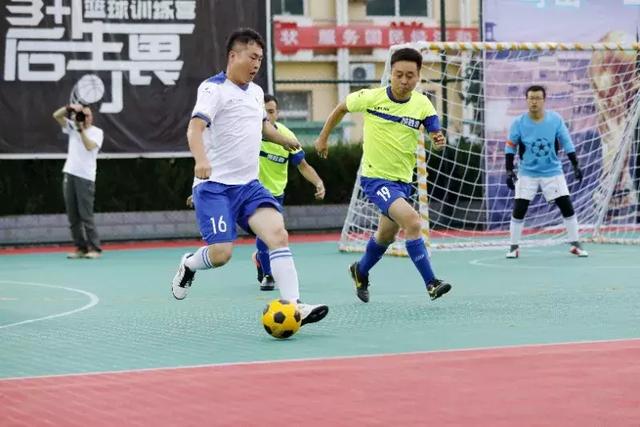 欧冠-费兰托雷斯双响拉菲尼亚破门 巴萨3-2多特